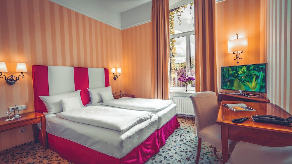 Standard Double or Twin Room photo 1