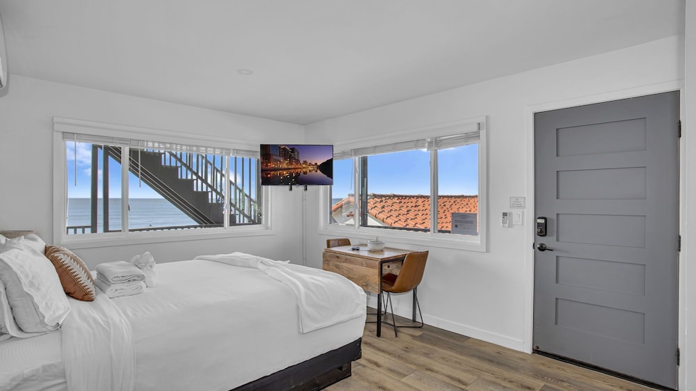 Oceanview Corner King Studio 206