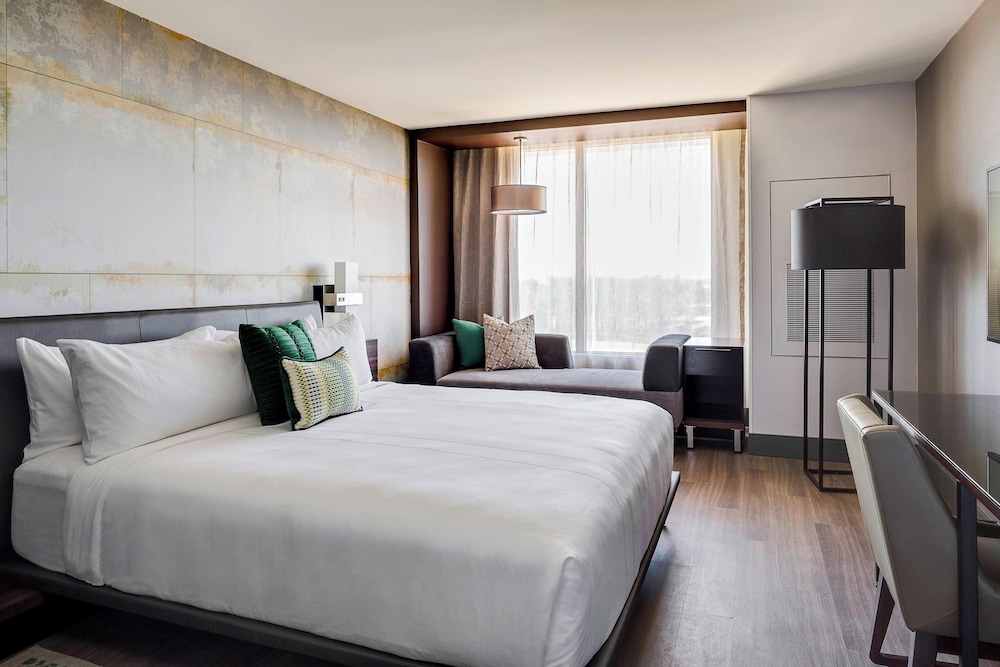 Club Room, 1 King Bed - Photo 2