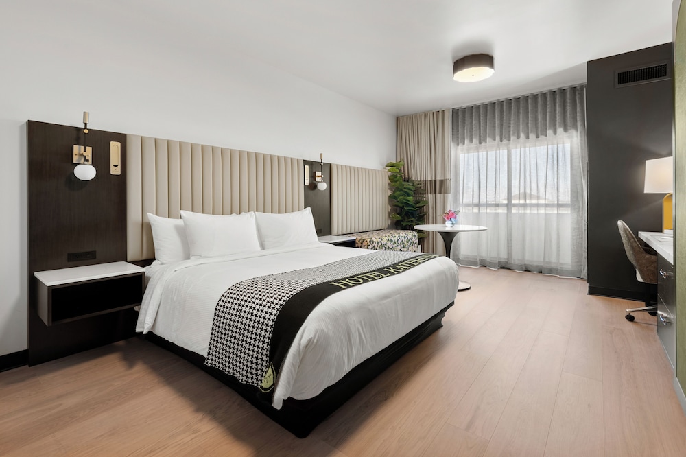 Boutique King Balcony Roll-In Shower