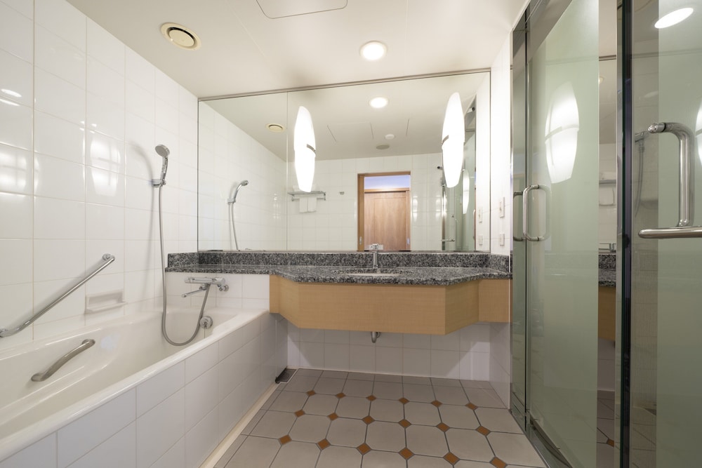 Premium Room, Multiple Beds - Photo 11
