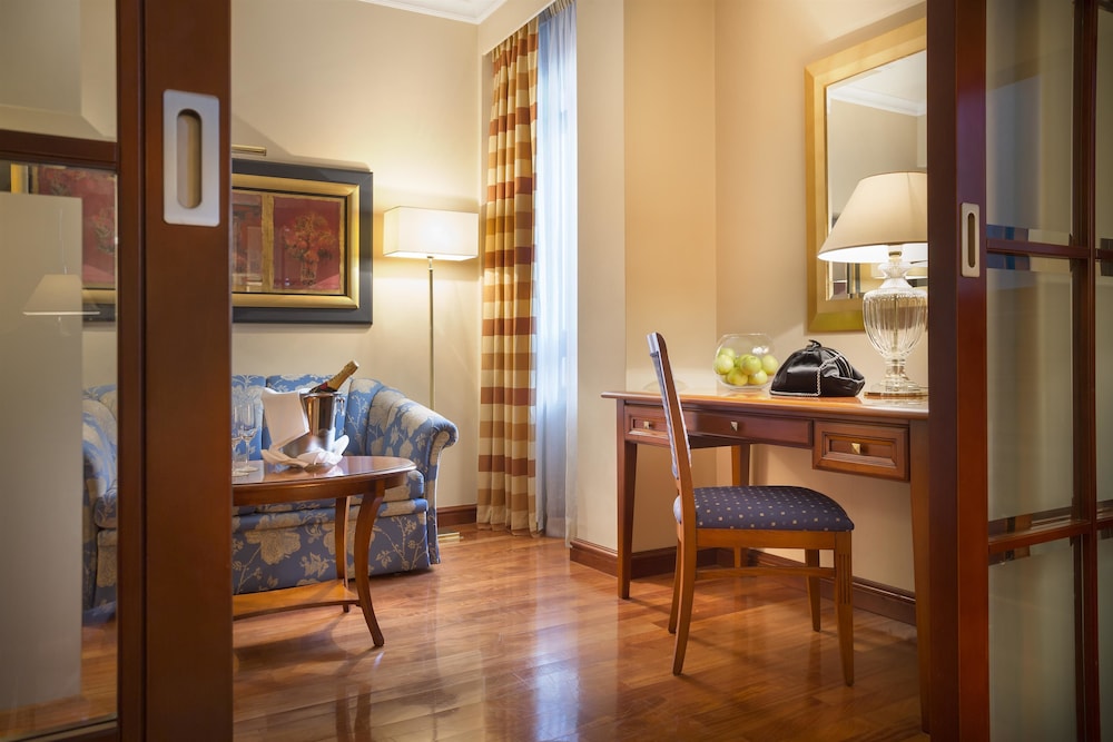 Luxury Suite, 1 King Bed with Sofa bed (with Sofabed) - Photo 2