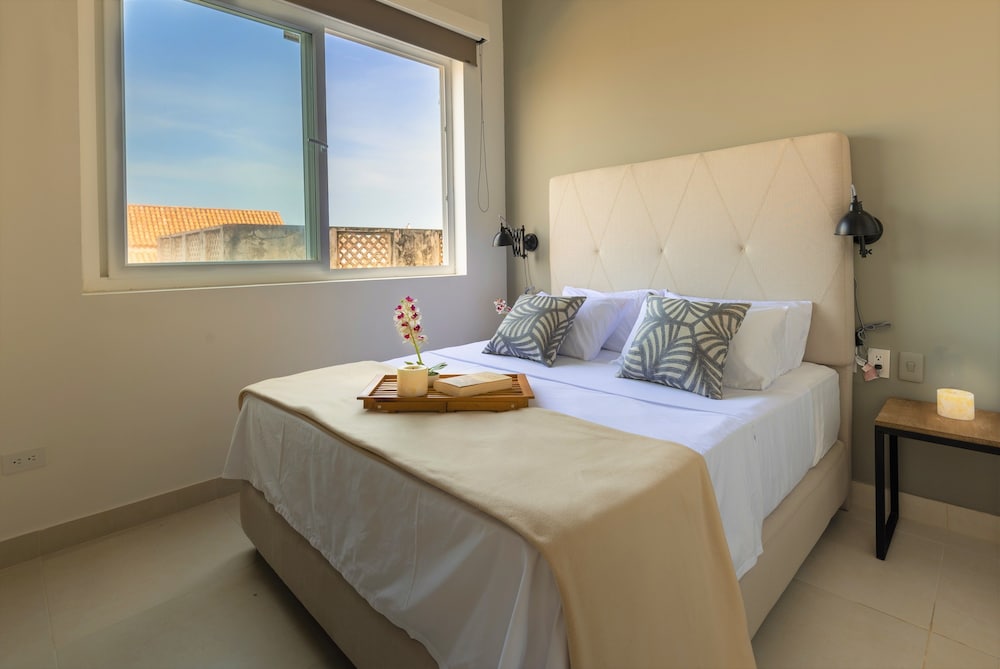 Deluxe Suite, 1 Queen Bed with Sofa bed, Non Smoking, City View photo 1