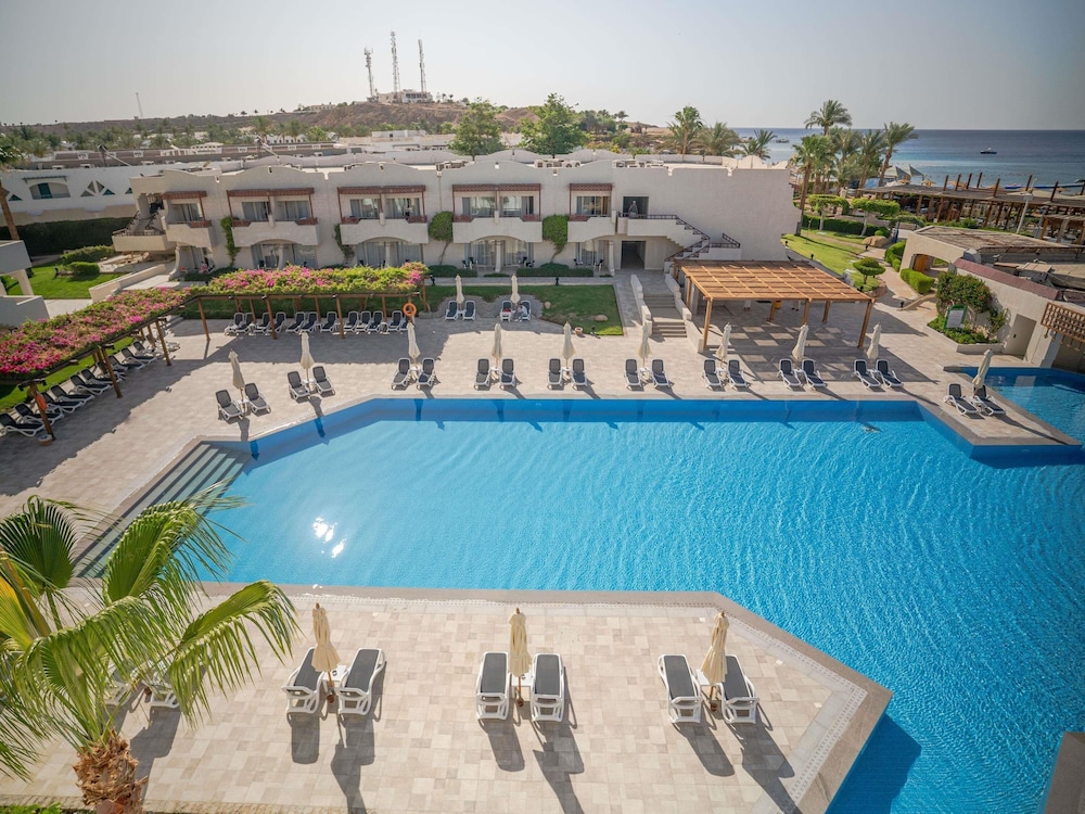 Superior Room, 2 Twin Beds, Pool View (Beach side) - Photo 6