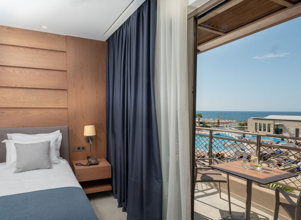 Exclusive Suite, 2 Bedrooms, Bathtub, Garden View