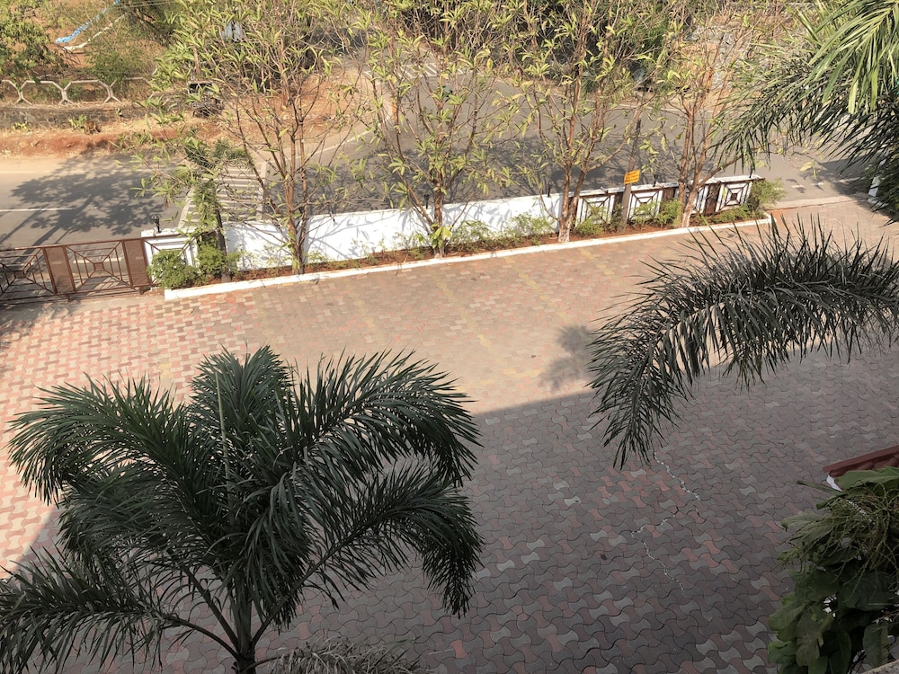 Deluxe Double Room, 1 Queen Bed, City View photo 2