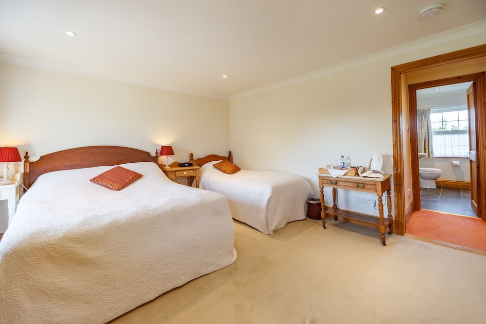 Double or Twin Room, Ensuite (4) photo 2