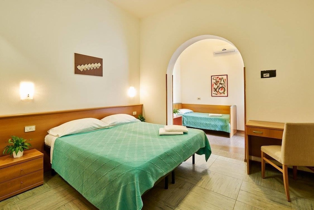 Double Room, 1 Queen Bed With Sofa Bed photo 1