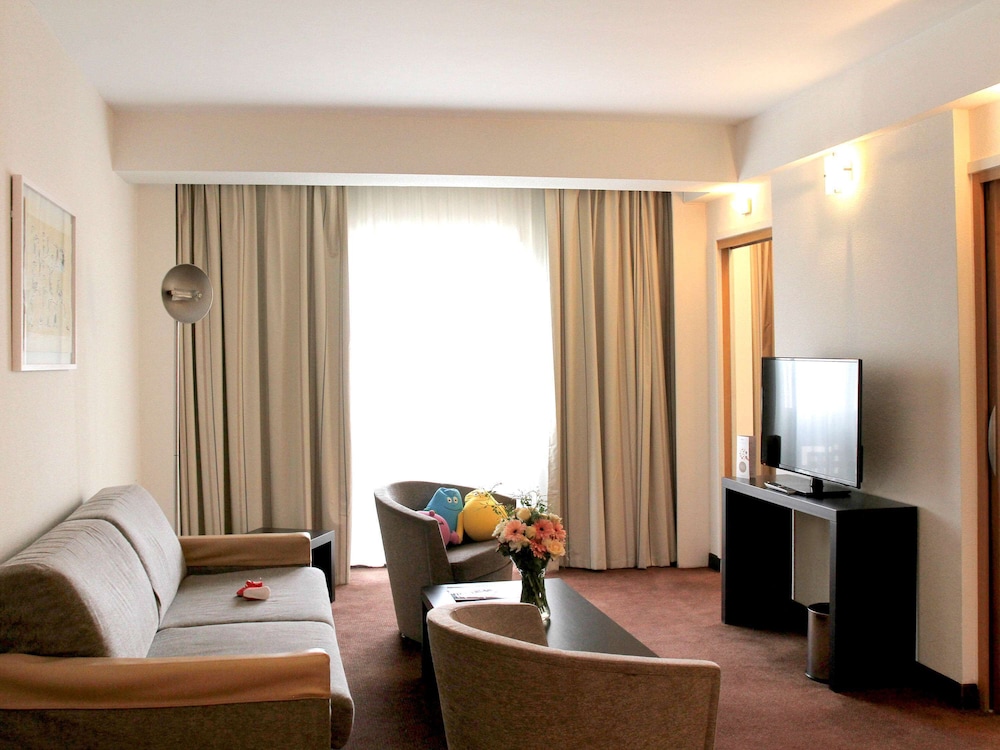Junior Suite, 1 Double Bed with Sofa bed - Photo 6