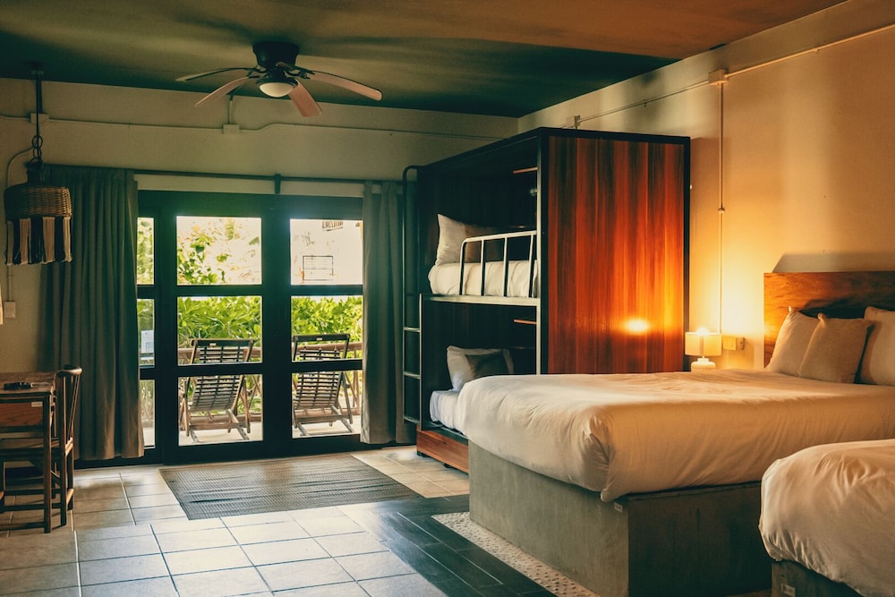 Superior Quadruple Room, Partial Ocean View