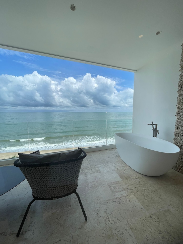 King Suite with Ocean View - Photo 5