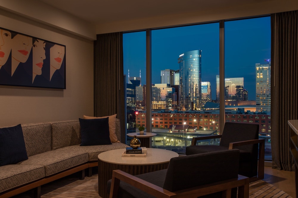 Suite, 1 Bedroom, City View - Photo 2