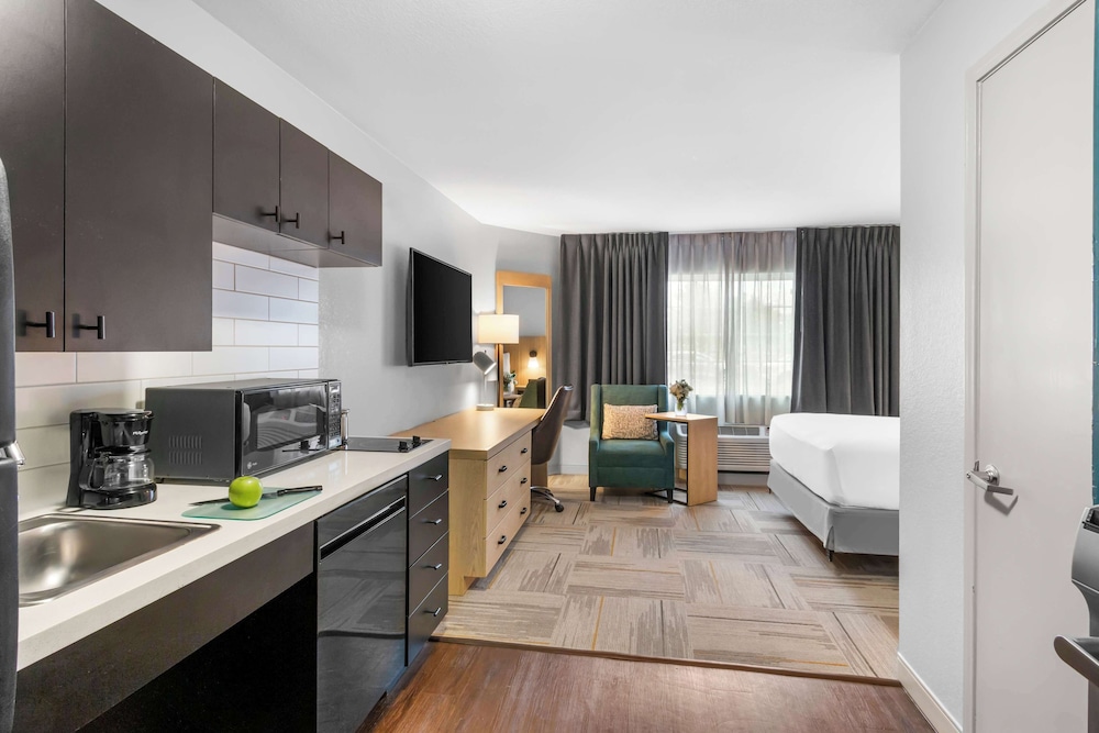 Studio Suite, 1 Queen Bed, Accessible (Mobility Tub) - Photo 1