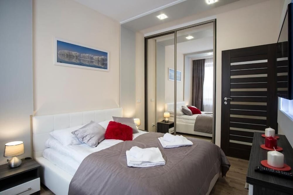 Deluxe Apartment (110 with SPA, Pool access)