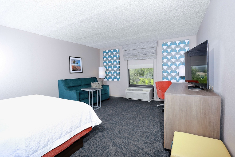 Room, 1 King Bed, Accessible, Non Smoking - Photo 5