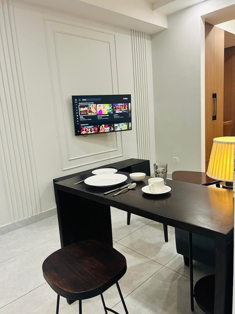 Luxury Studio Suite, City View
