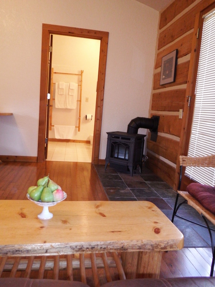 House, 1 King Bed, Kitchen, Annex Building (Avalanche Lake) photo 2