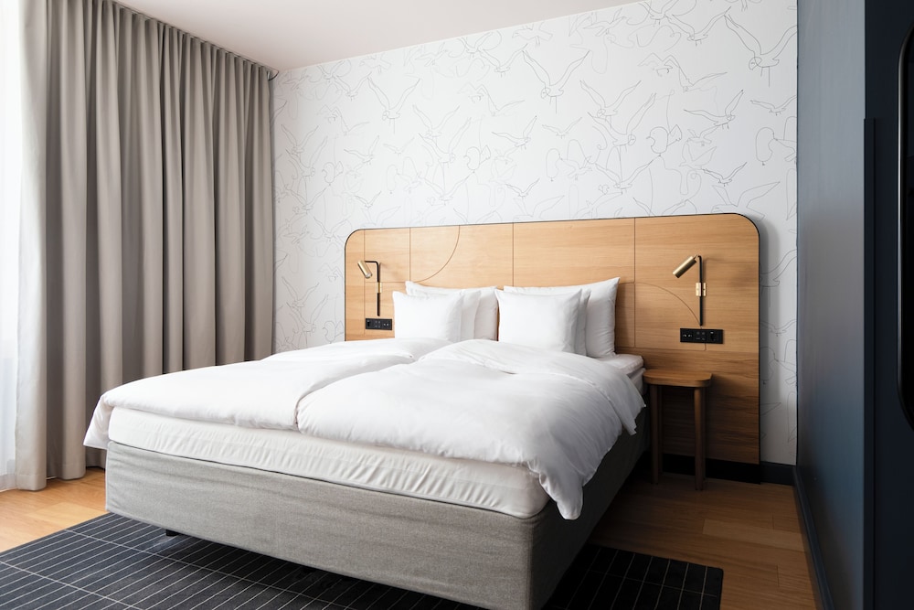 Room, 1 King Bed (Solo) - Photo 2