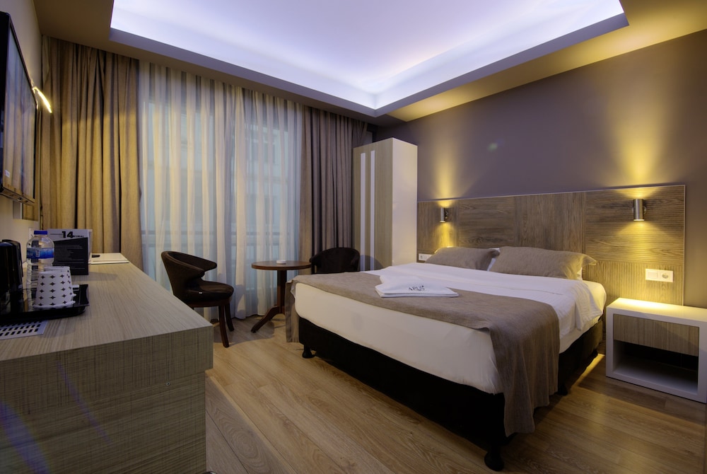Standard Room, 1 Queen Bed photo 2