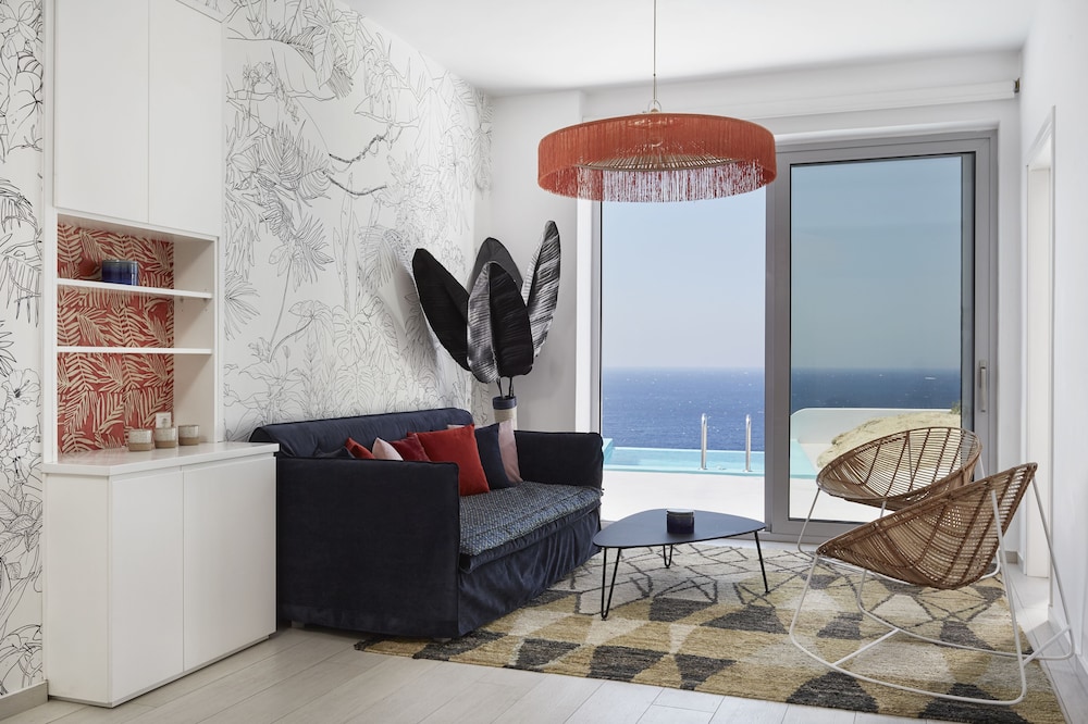 Signature Sea View Suite with private pool - Photo 14