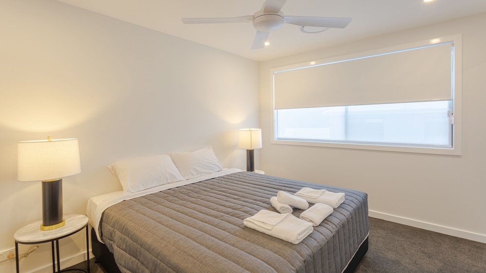 Three Bedroom Apartment - Photo 5