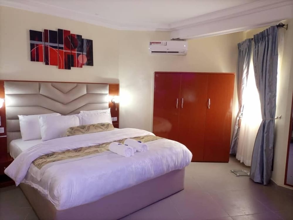 Business Suite photo 2