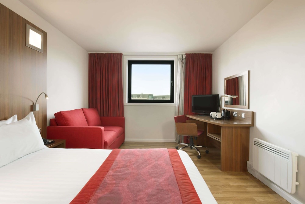 Room, 1 King Bed - Photo 3