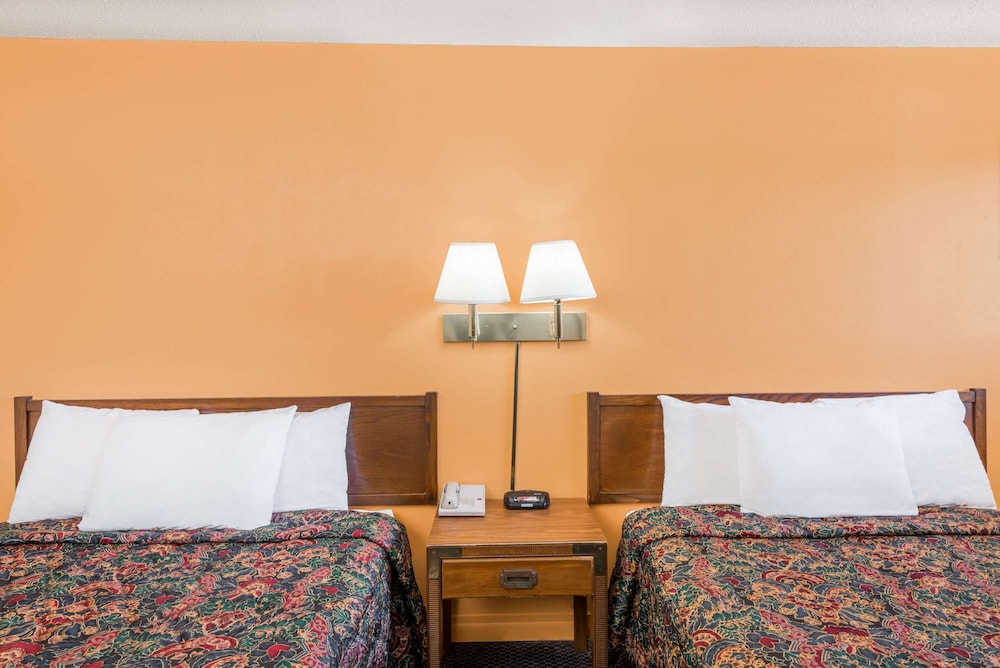 Room, 2 Double Beds, Non Smoking - Photo 1