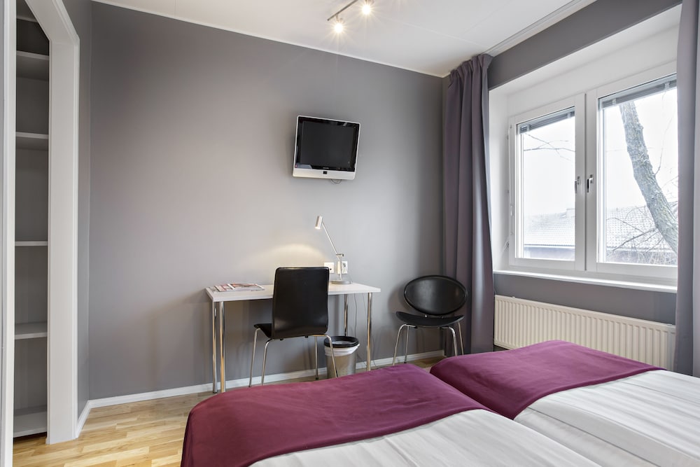 Standard Room, 2 Twin Beds, Non Smoking - Photo 1