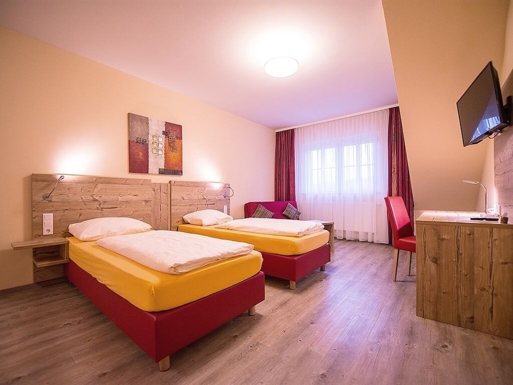 Deluxe Double or Twin Room, Ensuite photo 2
