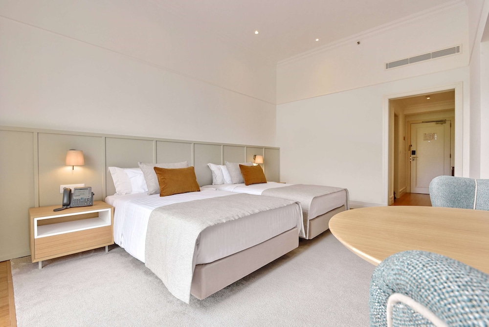 Room, 2 Twin Beds, Patio - Photo 21