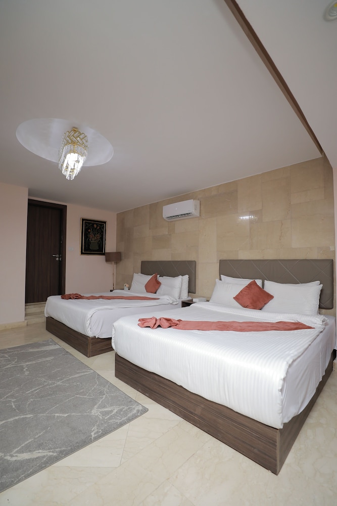 Deluxe Quadruple Room, City View