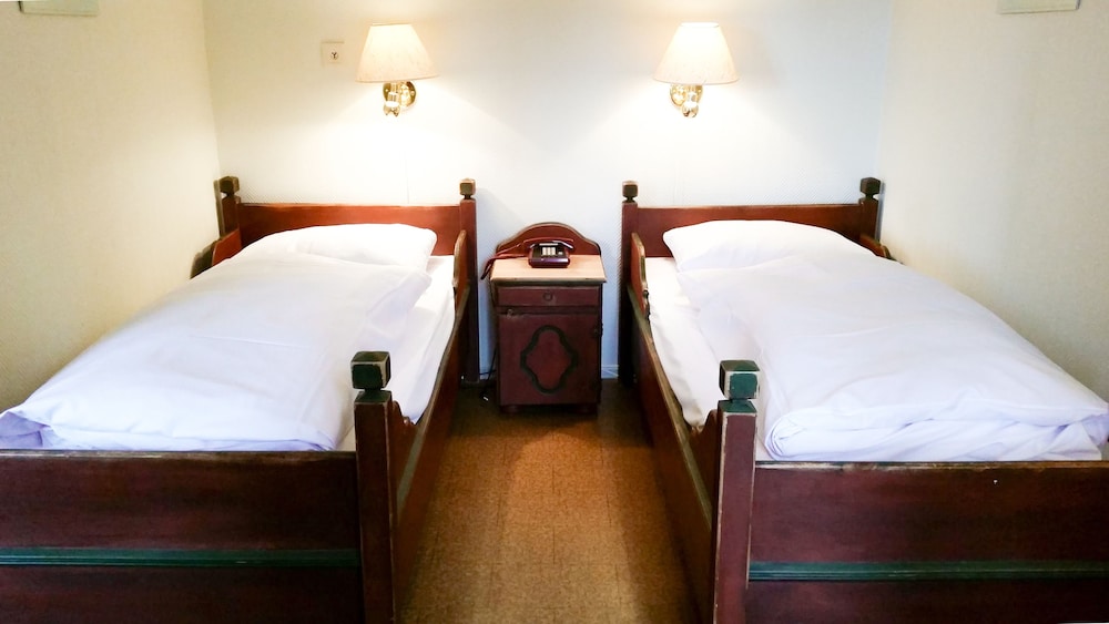 Economy Triple Room photo 1