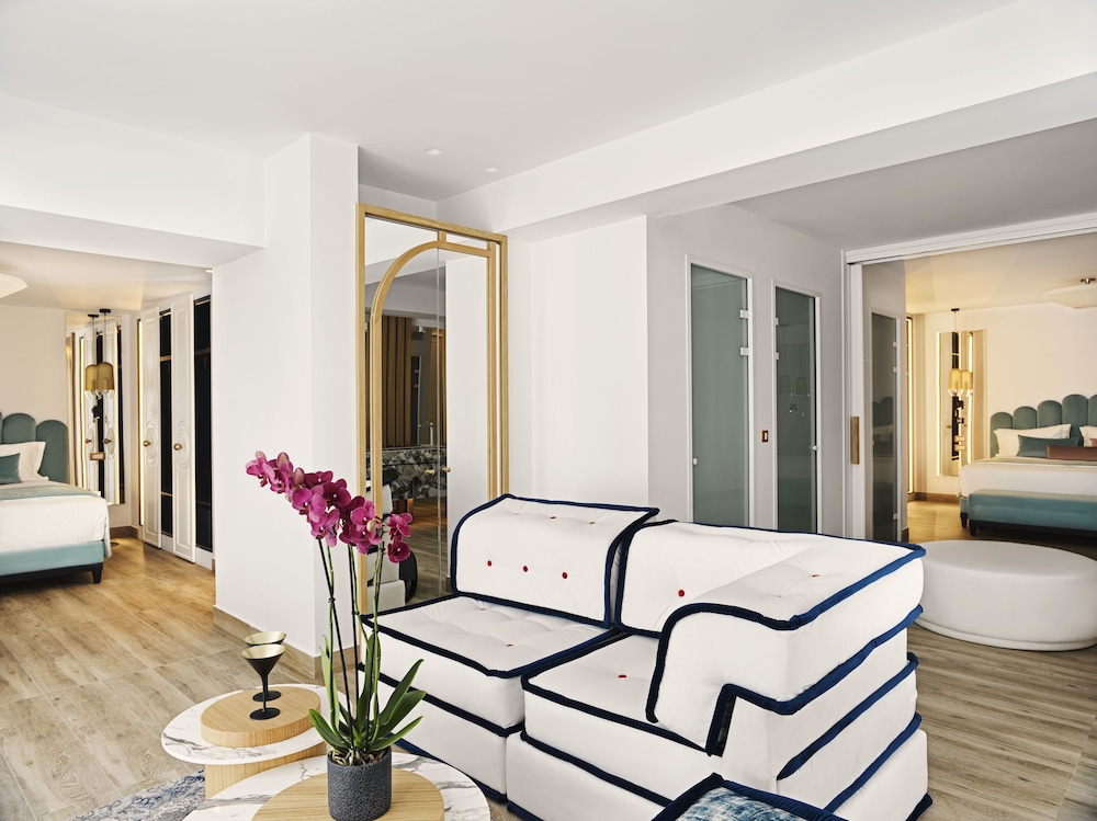 Senior Suite with Inner Courtyard View & Plunge Pool - Photo 8