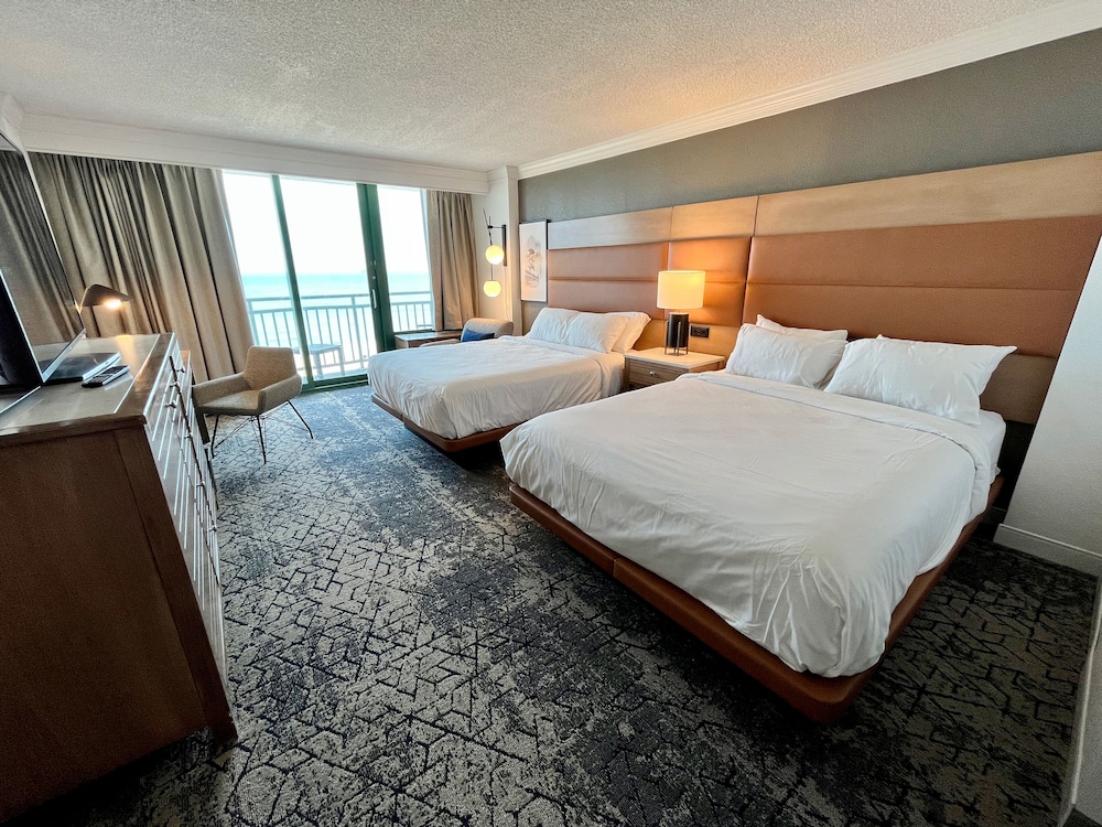 Room, 2 Queen Beds, Balcony, Oceanfront - Photo 7