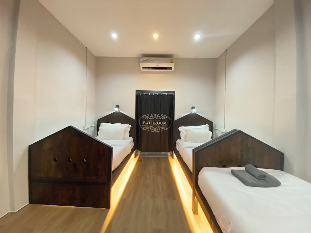 Standard Single Room, 3 Twin Beds photo 2