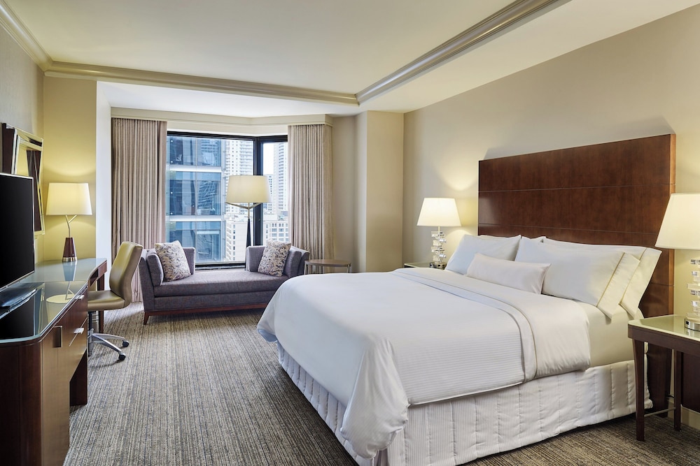 Deluxe Room, 1 King Bed, River View - Photo 3