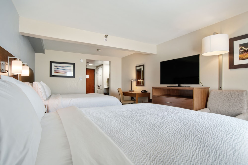 Standard Room, 2 Queen Beds - Photo 2