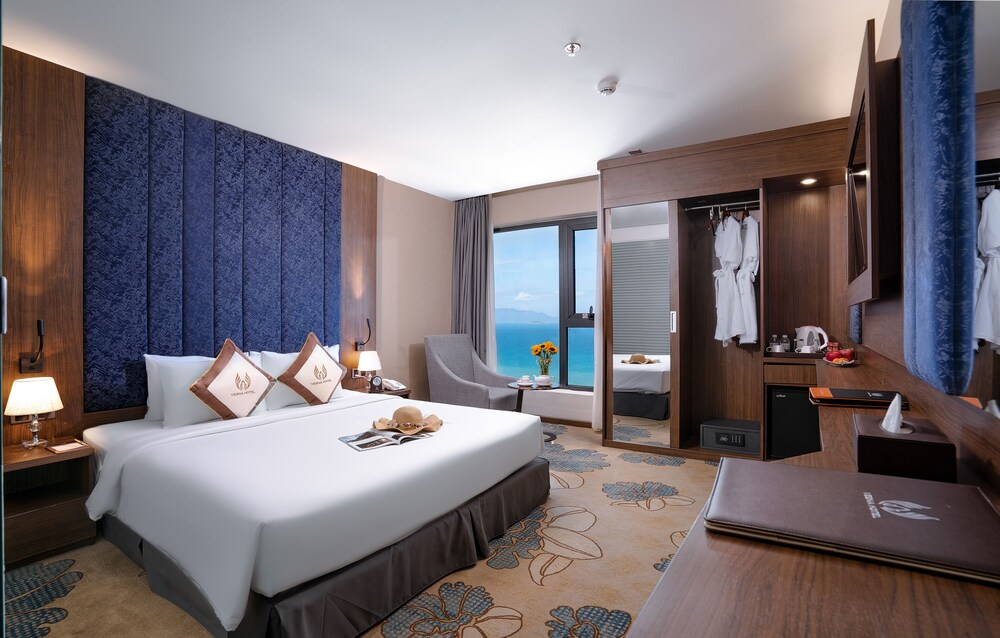 Deluxe Room, 1 Queen Bed, Sea View
