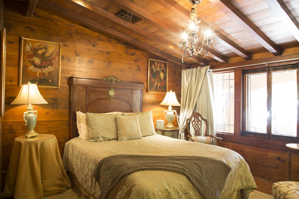 Deluxe Room, 1 Queen Bed (Wedgewood) photo 2