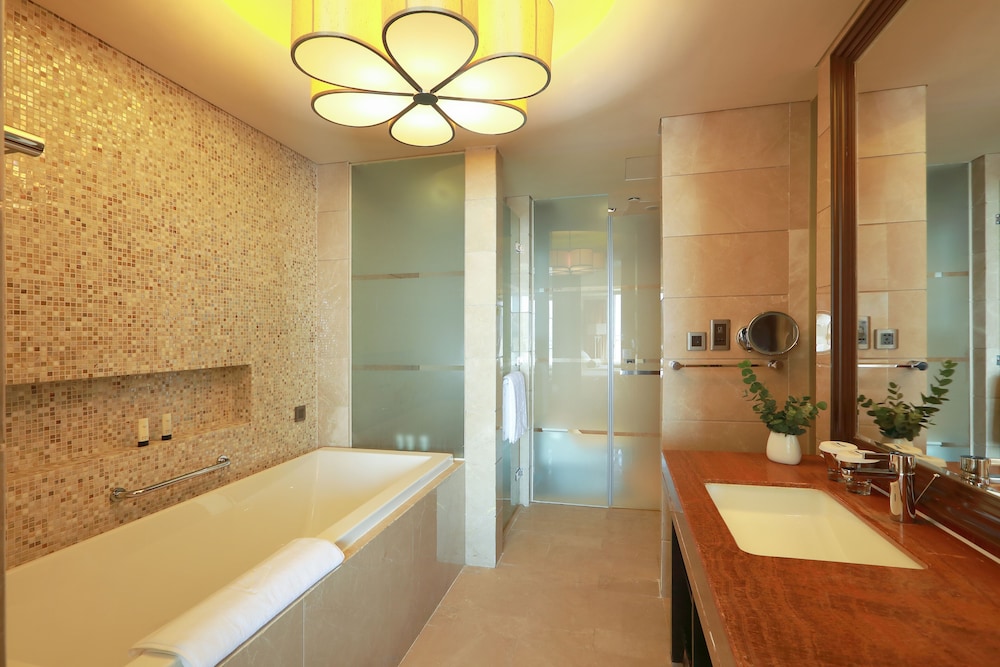 Superior Seaview Twin Room - Photo 3