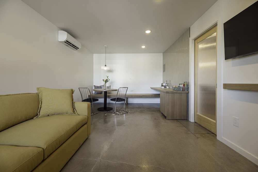 Family Room photo 3