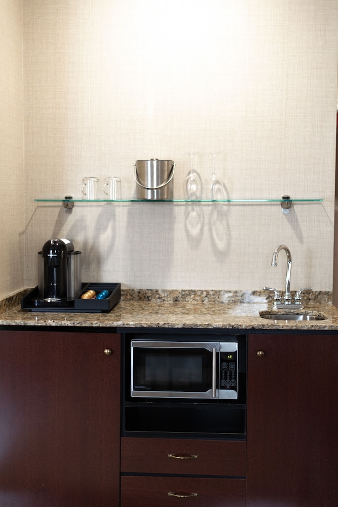 Deluxe Suite, 1 Bedroom - Photo 4