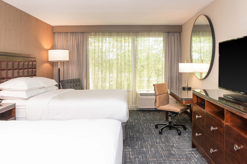Deluxe Room, 2 Queen Beds - Photo 1