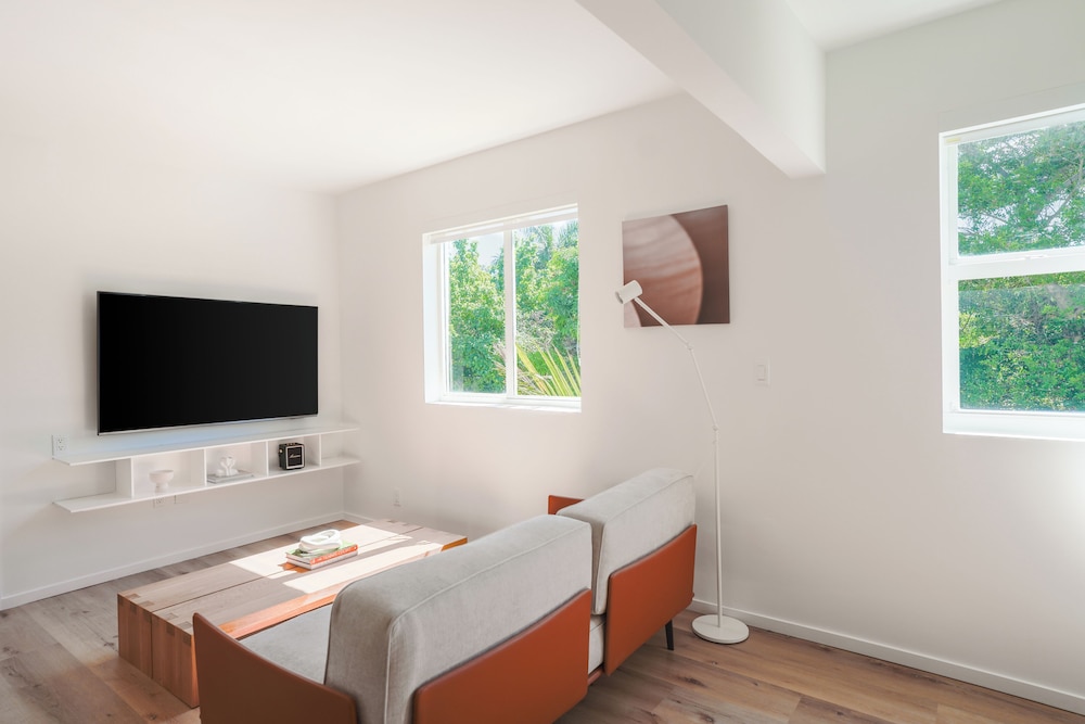 Design Apartment, Multiple Bedrooms photo 2