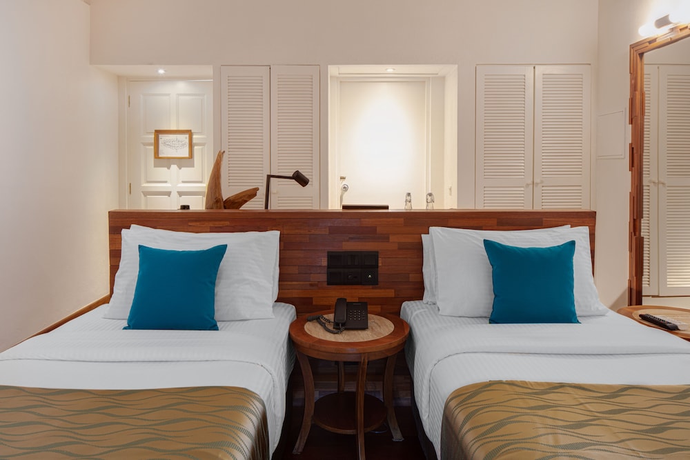 Two Bedroom Deluxe Family Beach Villa with Jacuzzi - Photo 2