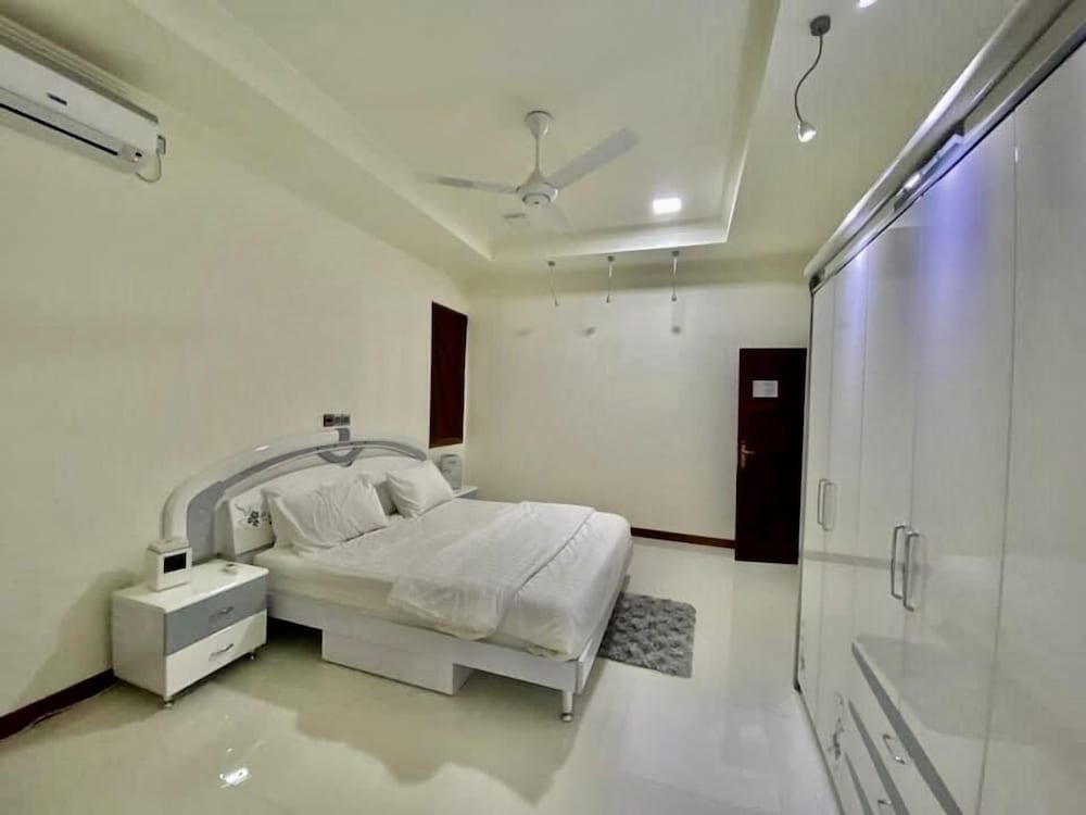 Luxury Suite, 1 King Bed, Accessible, Garden View photo 1