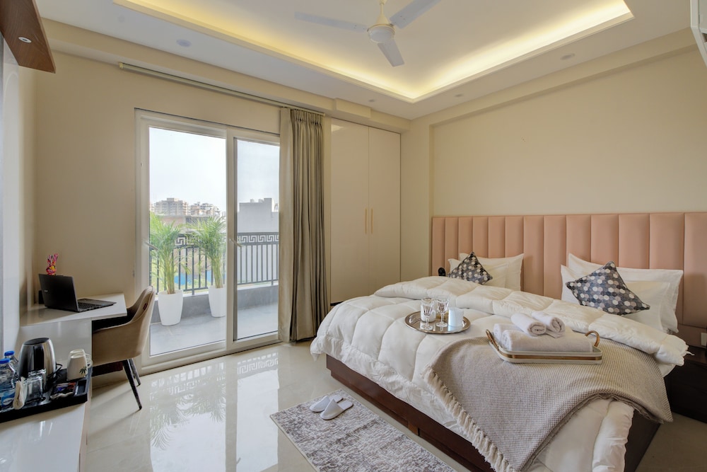 Luxury Apartment, Balcony, City View