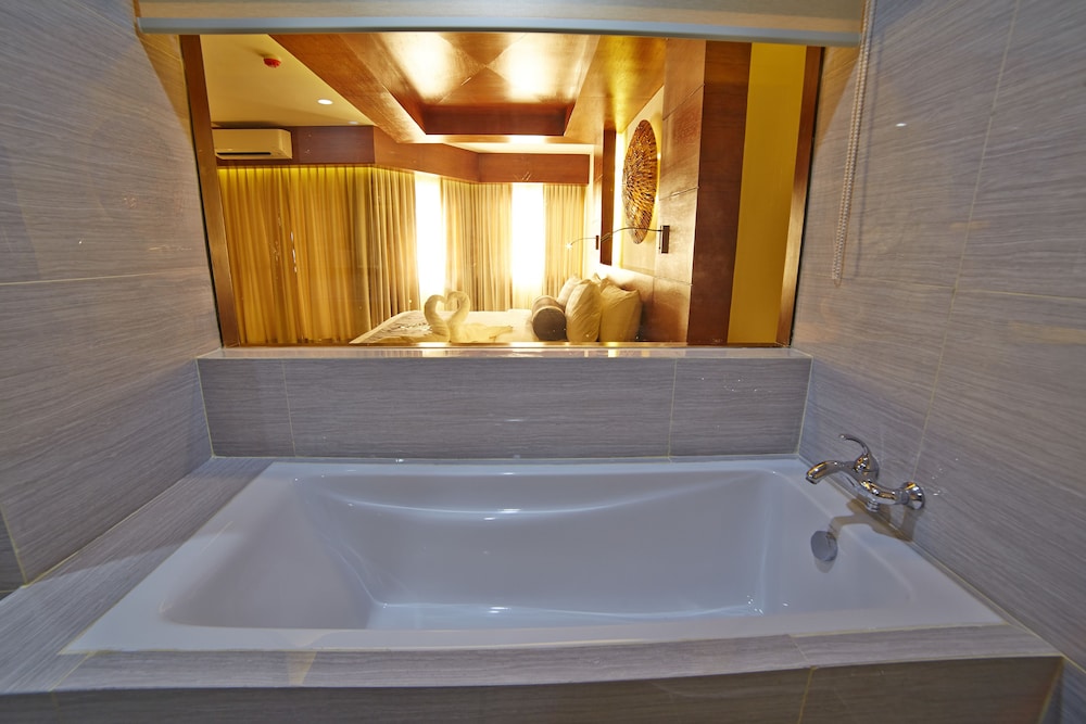 Mabuhay Suite Room - Photo 7