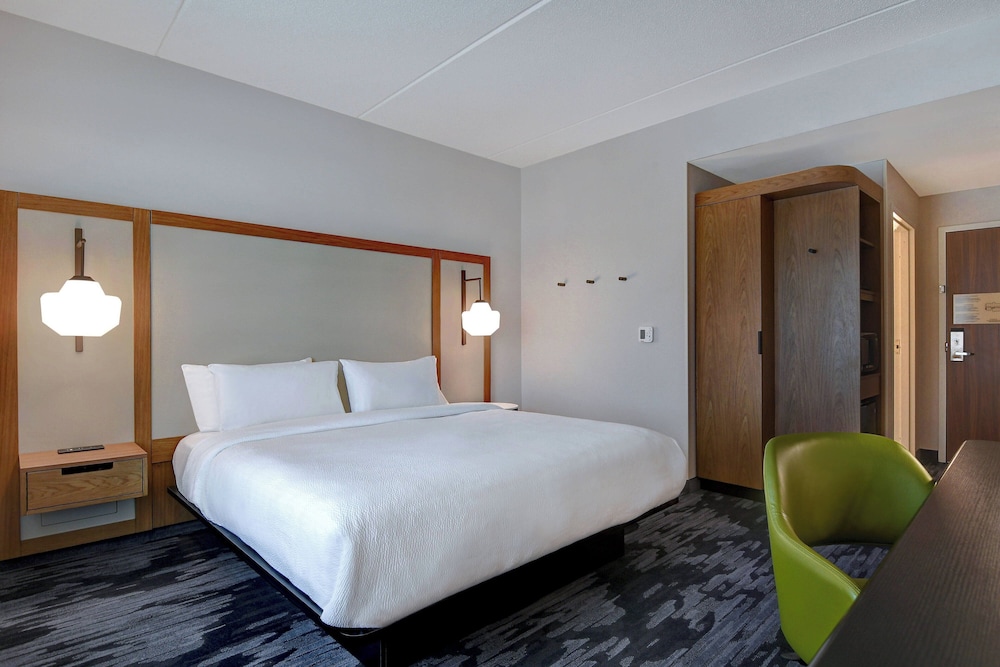 Room, 1 King Bed (Hearing Accessible) - Photo 1